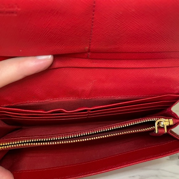 Prada Red Bow Wallet Saffiano Leather - Picture 12 of 17